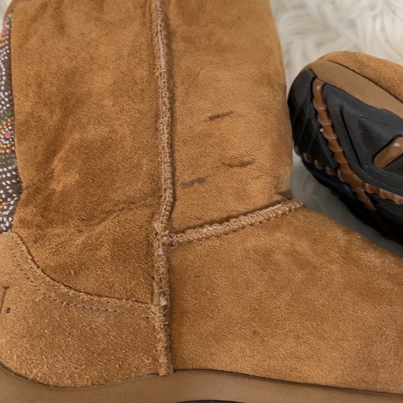 Warmbat Australia Warm and Comfy Brown Boots - Picture 7 of 11